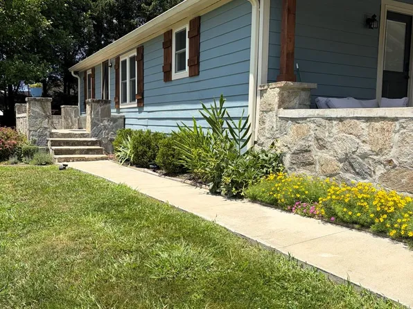 213 Sandy Creek Ct, Hendersonville, NC 28792
