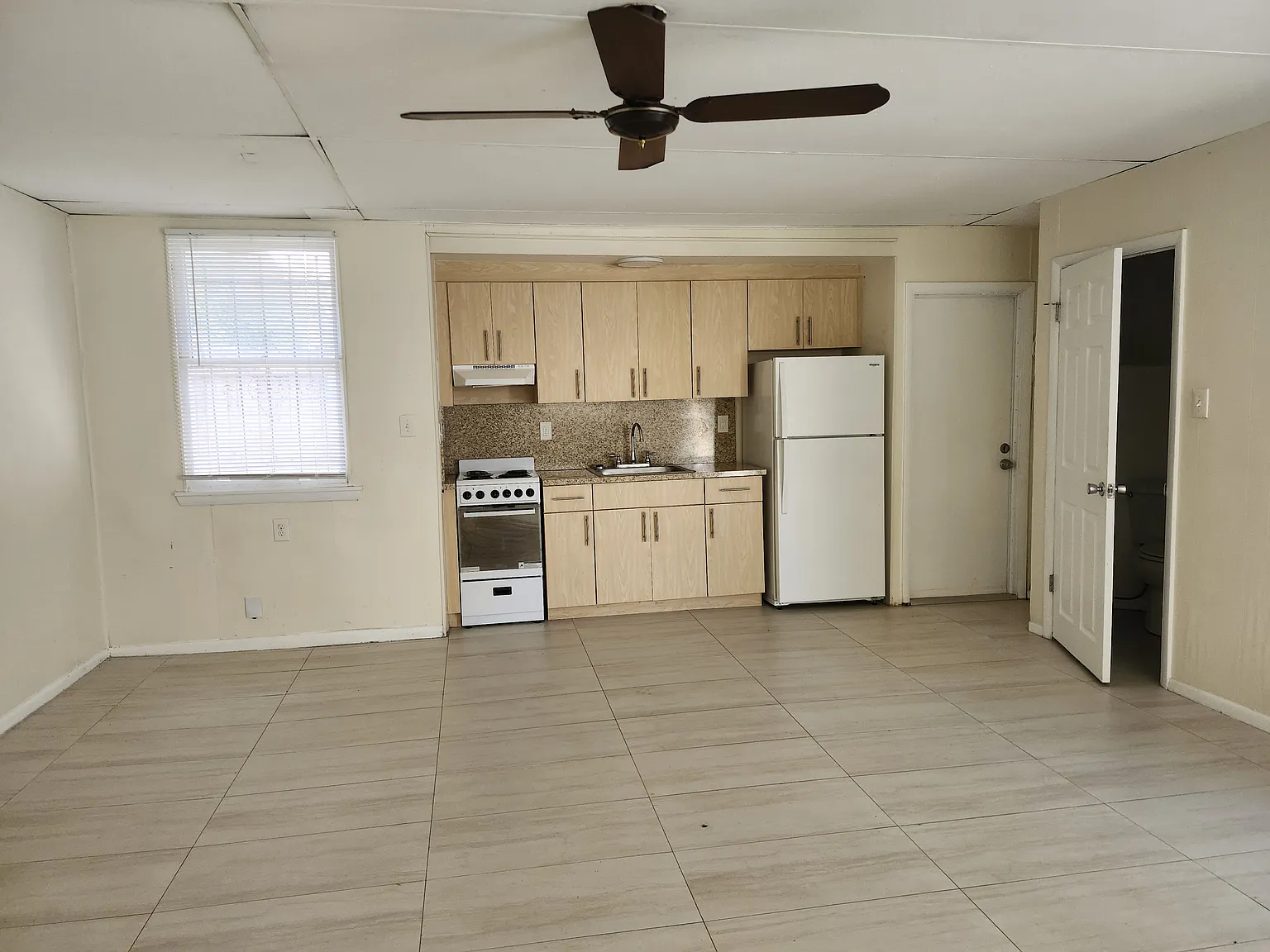 Studio, 400 sqft, $1,350 — Photo 2