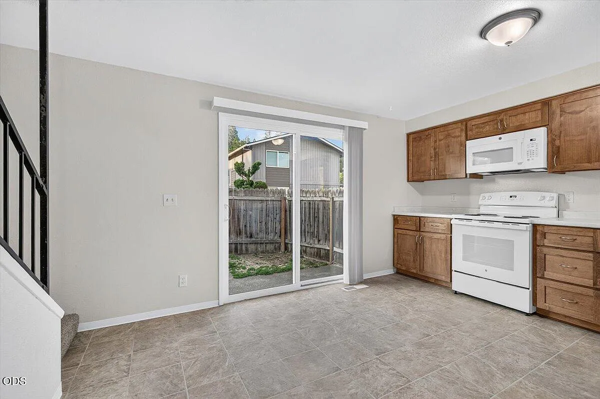 2 bed, 1114 sqft, $1,550 — Photo 3