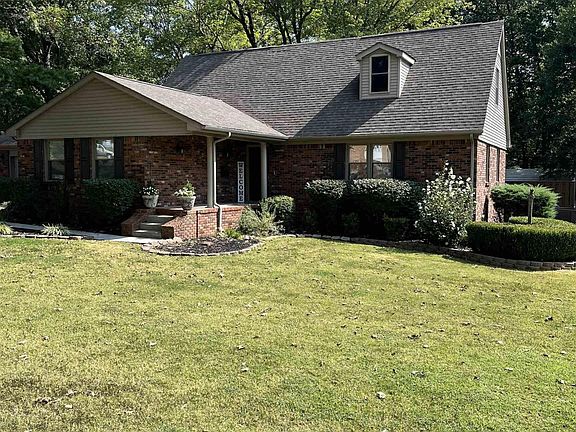 2nd image of 230 Palisades Cir