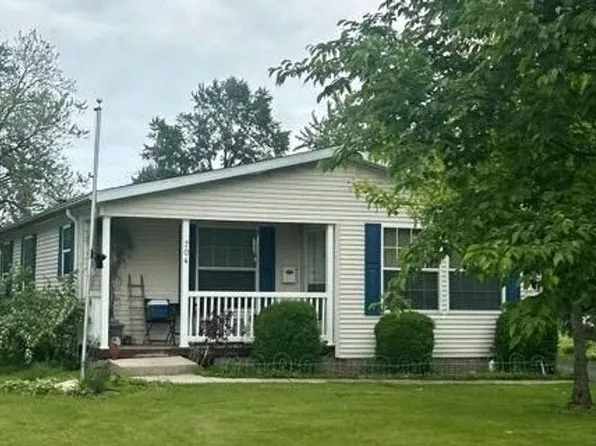704 W Portland St, Syracuse, IN 46567