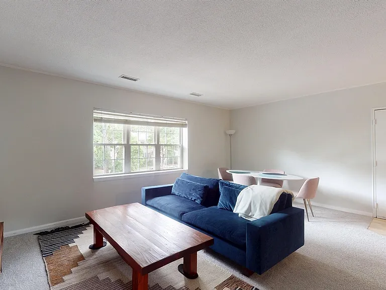 133 Lake Shore Rd #4 — Photo 2