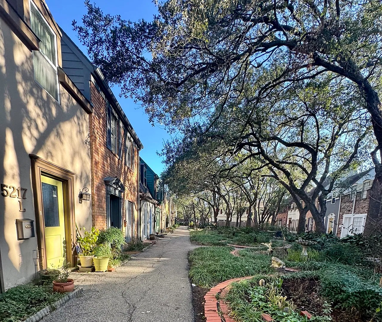 2 bed, 1.5 bath, 1230 sqft, $1,600 — Photo 3