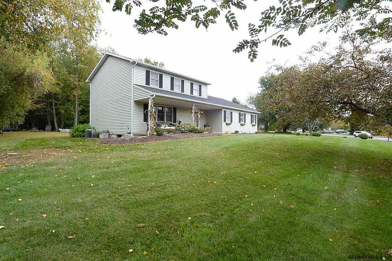 2nd image of 1517 MAPLE CREST Drive