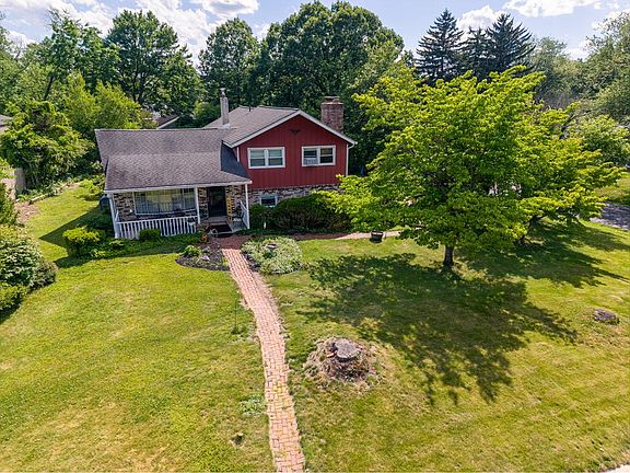 2nd image of 36 Schoolhouse Rd
