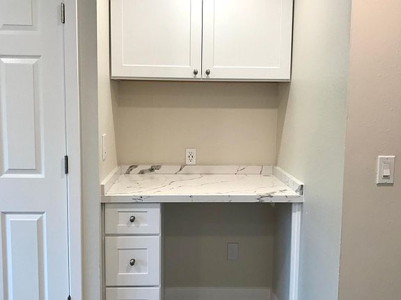 desk / bar