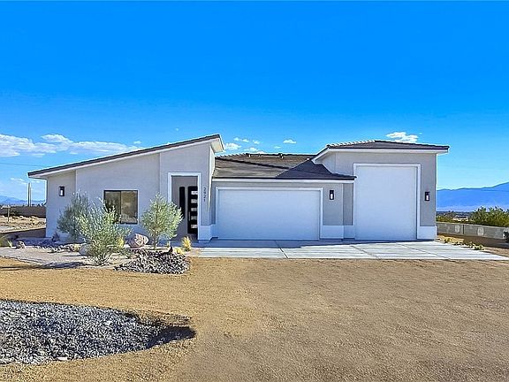 2nd image of 2921 Acoma Ave