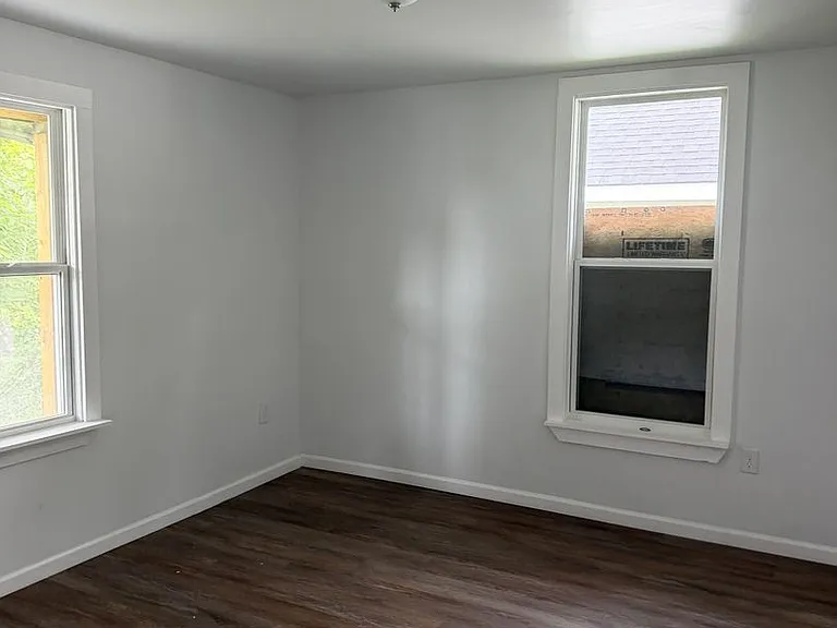 746 Barrett Pl — Photo 5