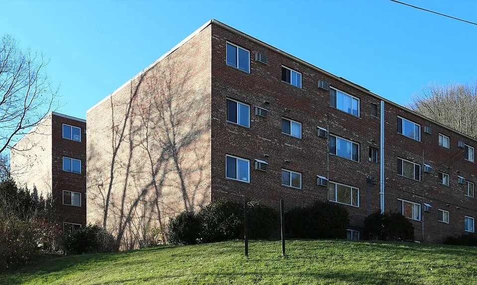 3338-3440 Hillside Ave