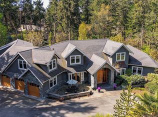 2615 Queenswood Dr, Saanich, BC V8N 1X6