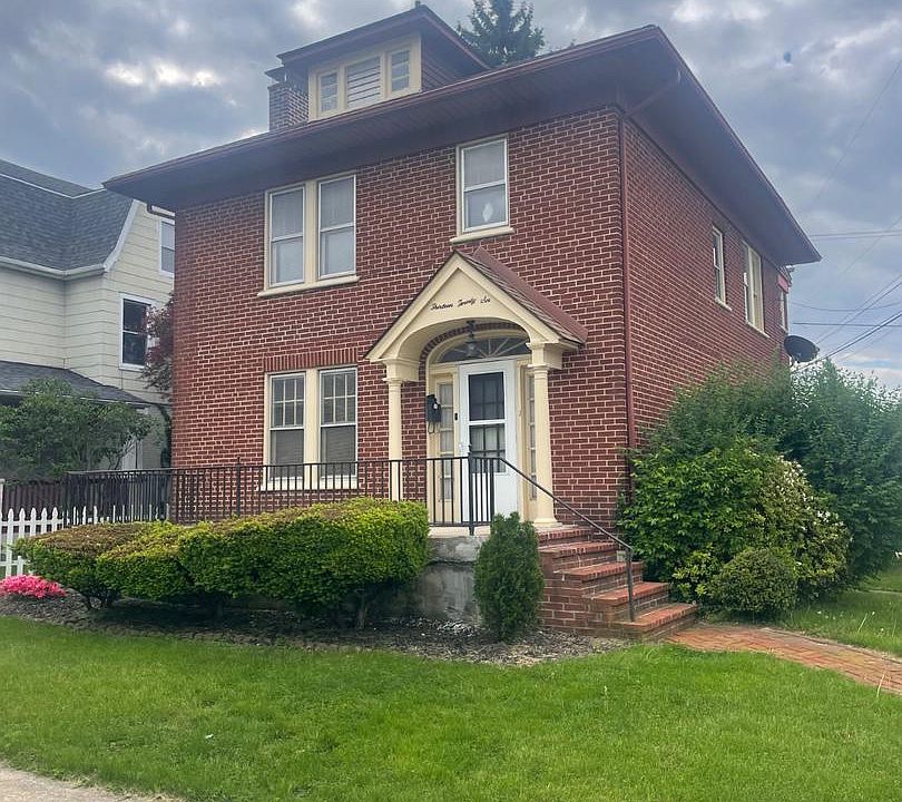 1st image of 1326 1st Ave