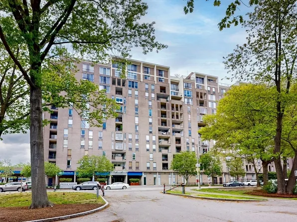 33 Pond Ave #Penthouse 1207, Brookline, MA 02445