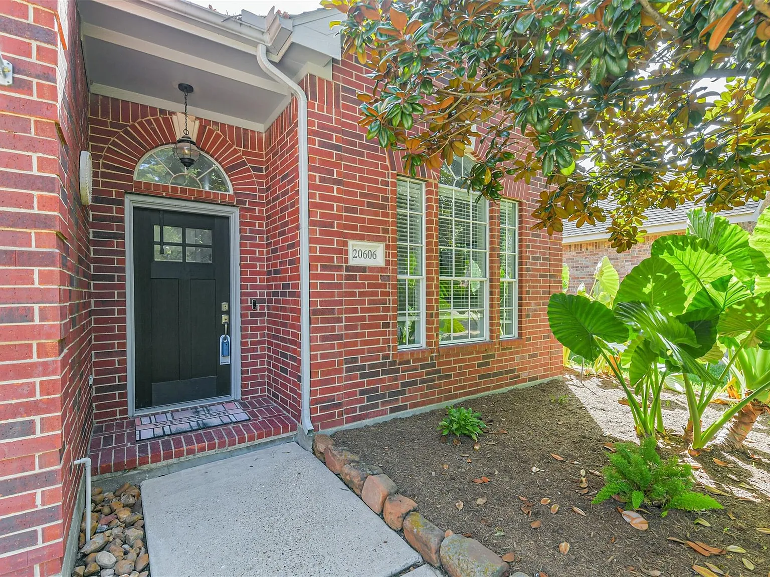 3 bed, 2.5 bath, 2282 sqft, $2,700 — Photo 3