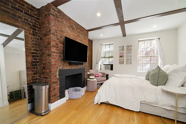 Rented by REAL New York | media 12