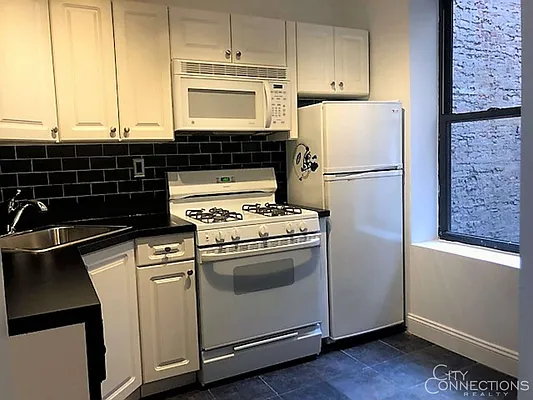 Rented by City Connections Realty | media 37