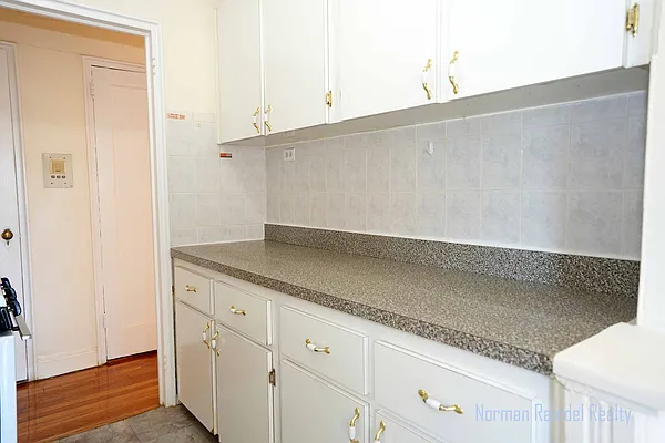 Rented by Norman Raindel, LREB | media 15