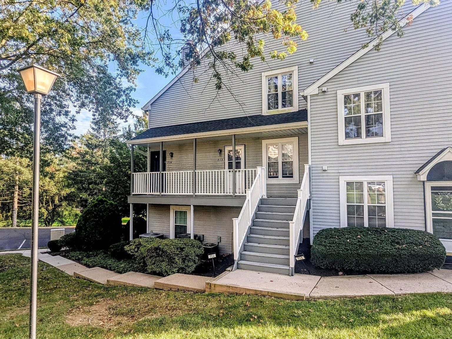 2 bed, 1.0 bath, 970 sqft, $2,000 — Photo 2