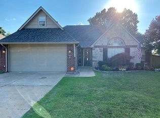 3512 S Christine Ln, Sand Springs, OK 74063