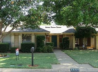 2000 Reverchon Dr, Arlington, TX 76017