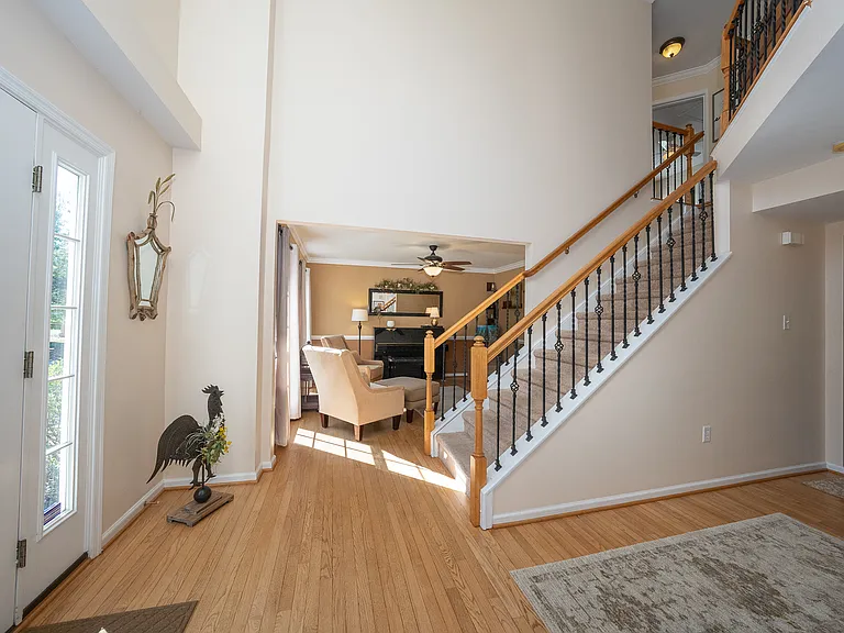 903 Maplewood Dr — Photo 5