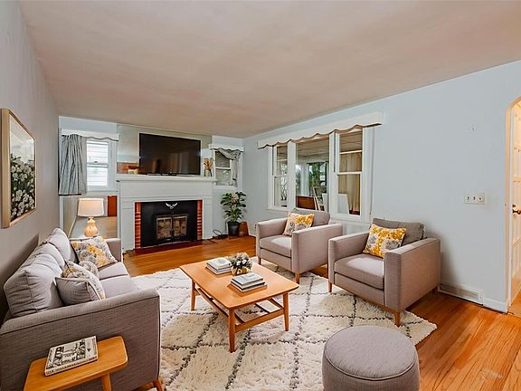 5th image of 385 Pemberton Rd