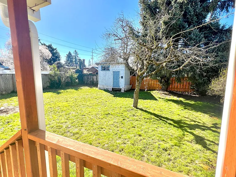 8421 N Fiske Ave — Photo 31