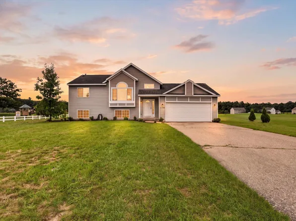 11310 Meadow Wood Cir, Greenville, MI 48838