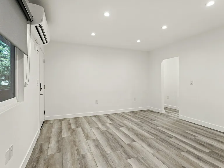 410 Lucas Ave #C — Photo 13