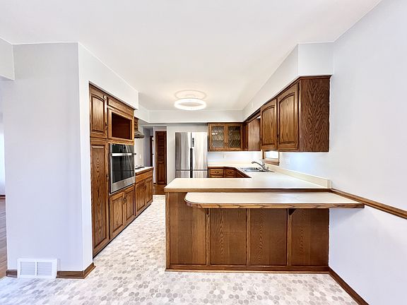 4th image of 1016 N Sumac Dr