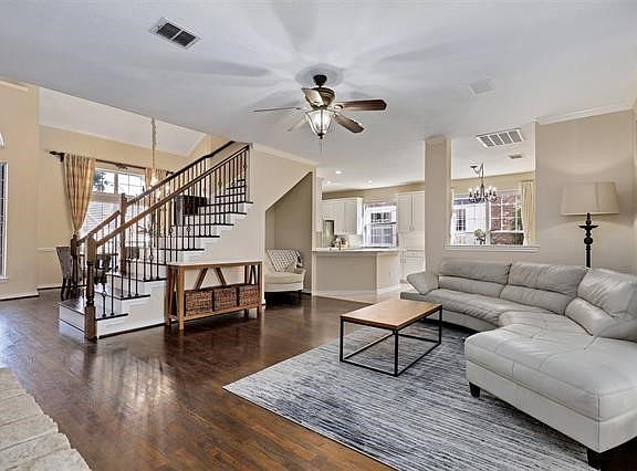 3rd image of 523 Loxley Dr