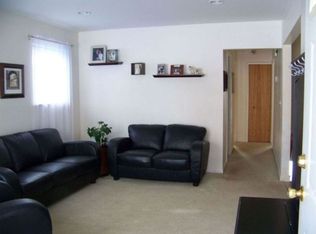 2912 Orchard Ct, Highland, MI 48356