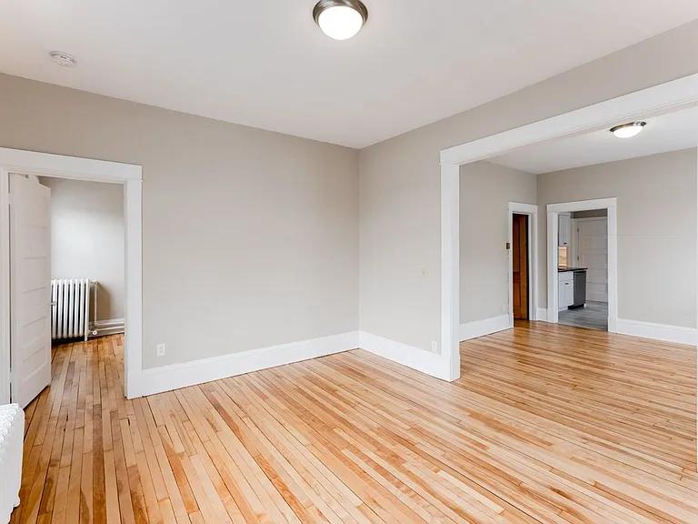 273 W Sturgis St — Photo 7