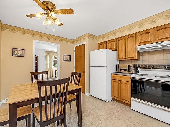 2nd image of 986 Wittenberg Dr