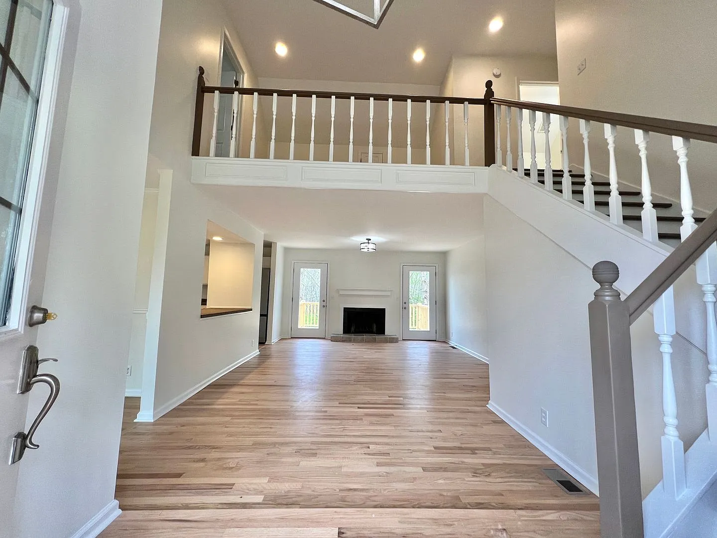 Updated 3 Bed, 2.5 Bath Single Family Home — Photo 2