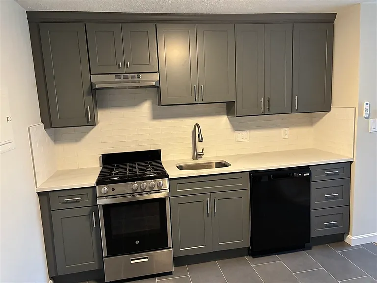 16 Walnut St #34 — Photo 3