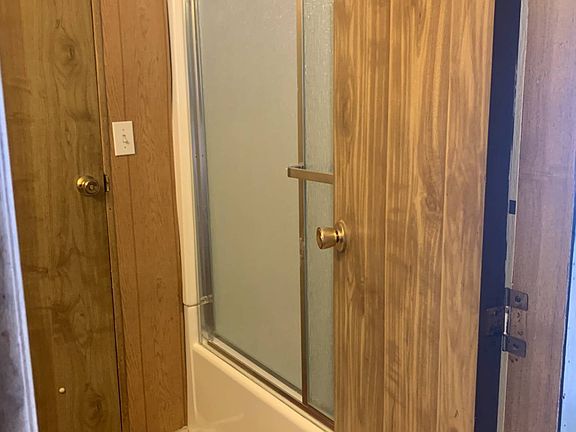 5th image of 901 S 6th St #177