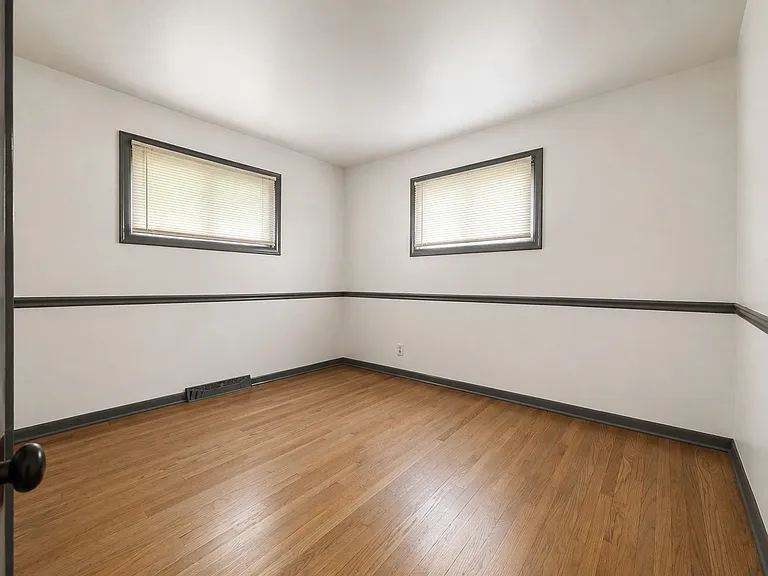 735 Maple St — Photo 11