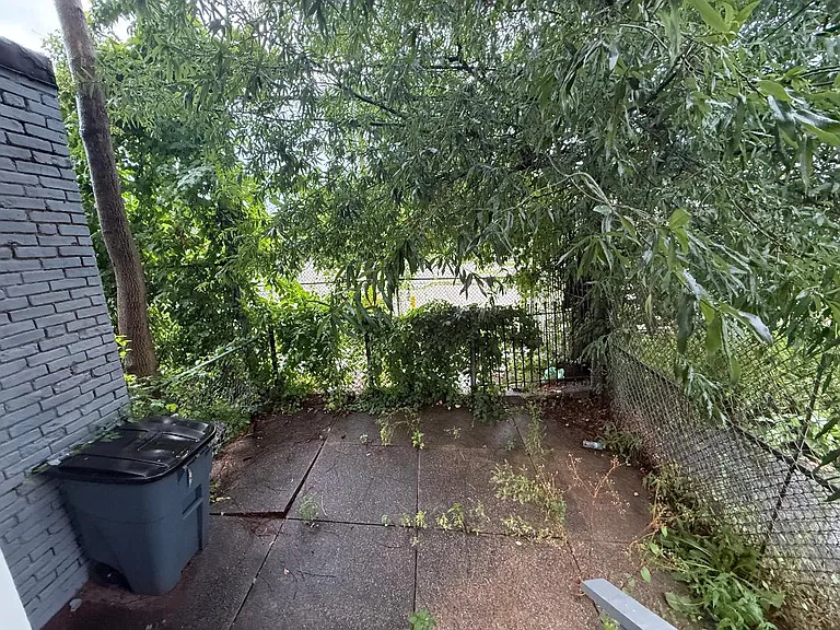1324 W Victoria St — Photo 11