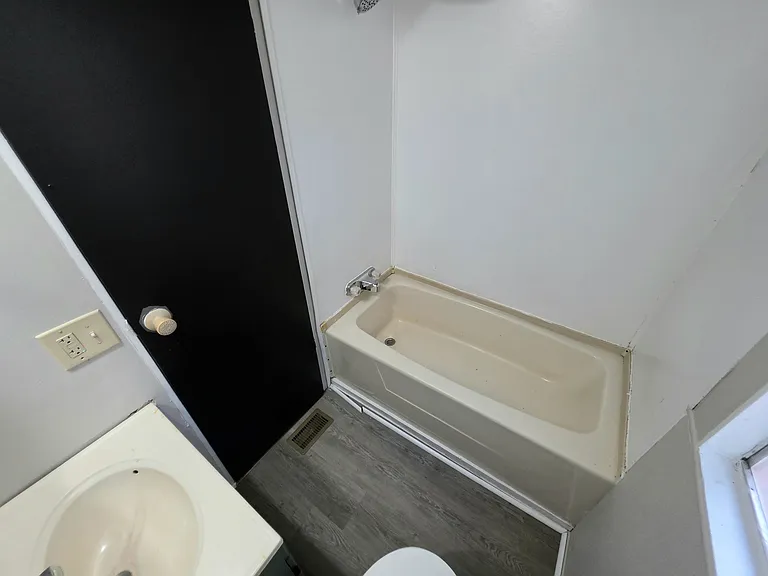 103 Dee St — Photo 6