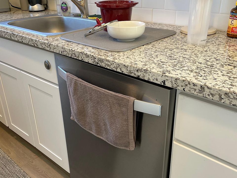 1st image of 934 Ironwood Dr APT 2