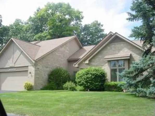 29620 Nova Woods Dr #1, Farmington Hills, MI 48331