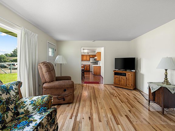 5th image of 518 Bryden Dr