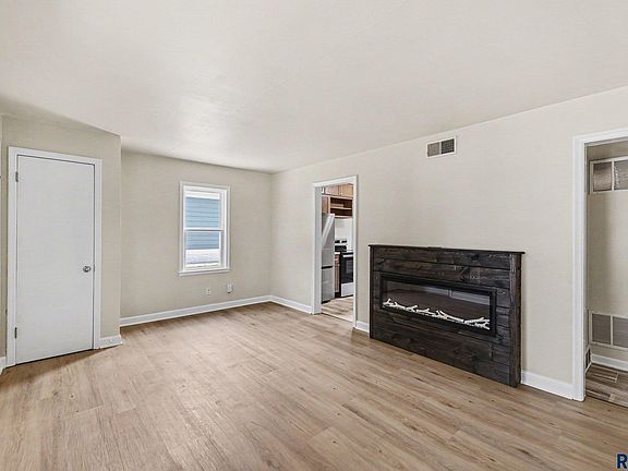 4th image of 2305 E 11th St