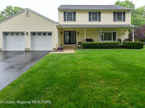 36 Ruset Lane, Farmingdale, NJ 07727