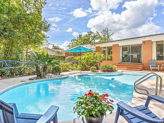 Sparkling Pool