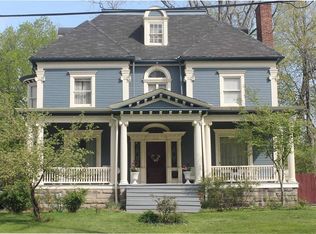 2476 Kenilworth Rd, Cleveland Heights, OH 44106