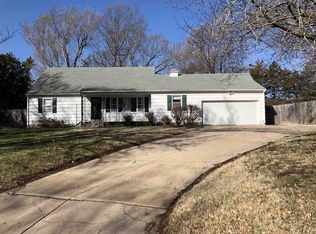1307 Hillcrest Rd, Newton, KS 67114