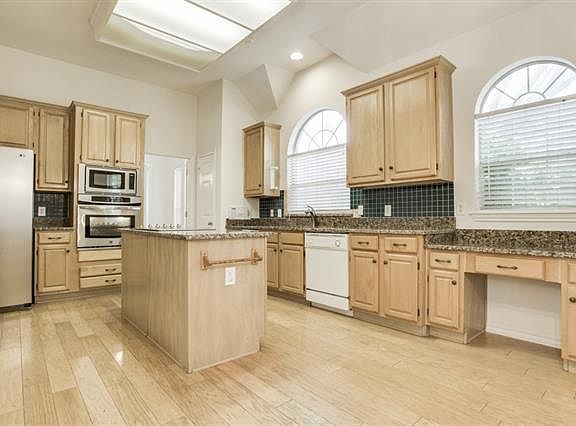 4th image of 2624 Crepe Myrtle Dr