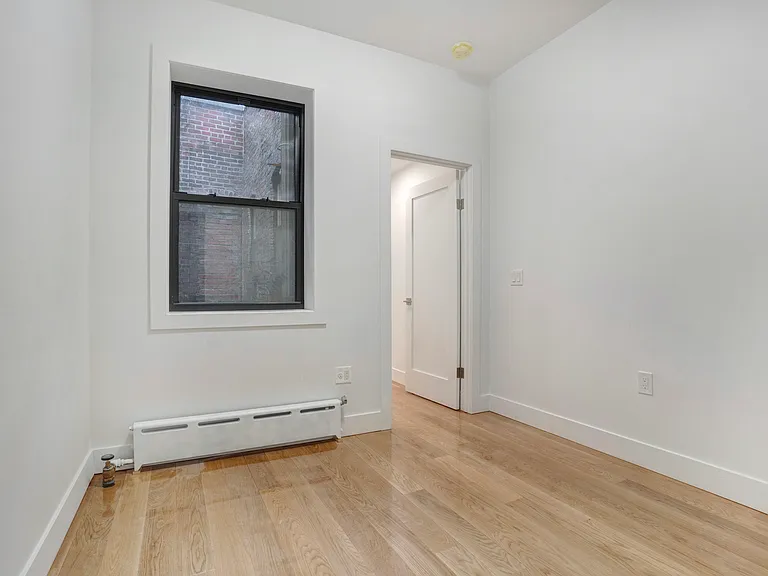 209 E 10th St #5B — Photo 11