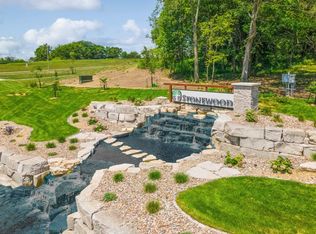 1529 S Stonewood Dr, West Des Moines, IA 50266